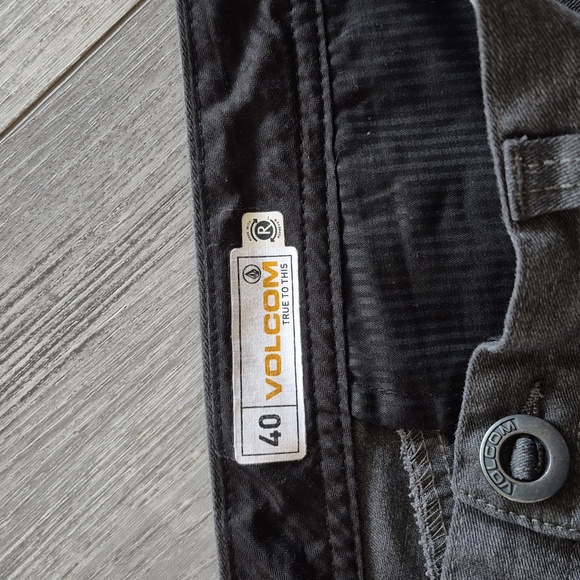 Men's GrayShorts VOLCOM SIZE 40 - Picture 2 of 5